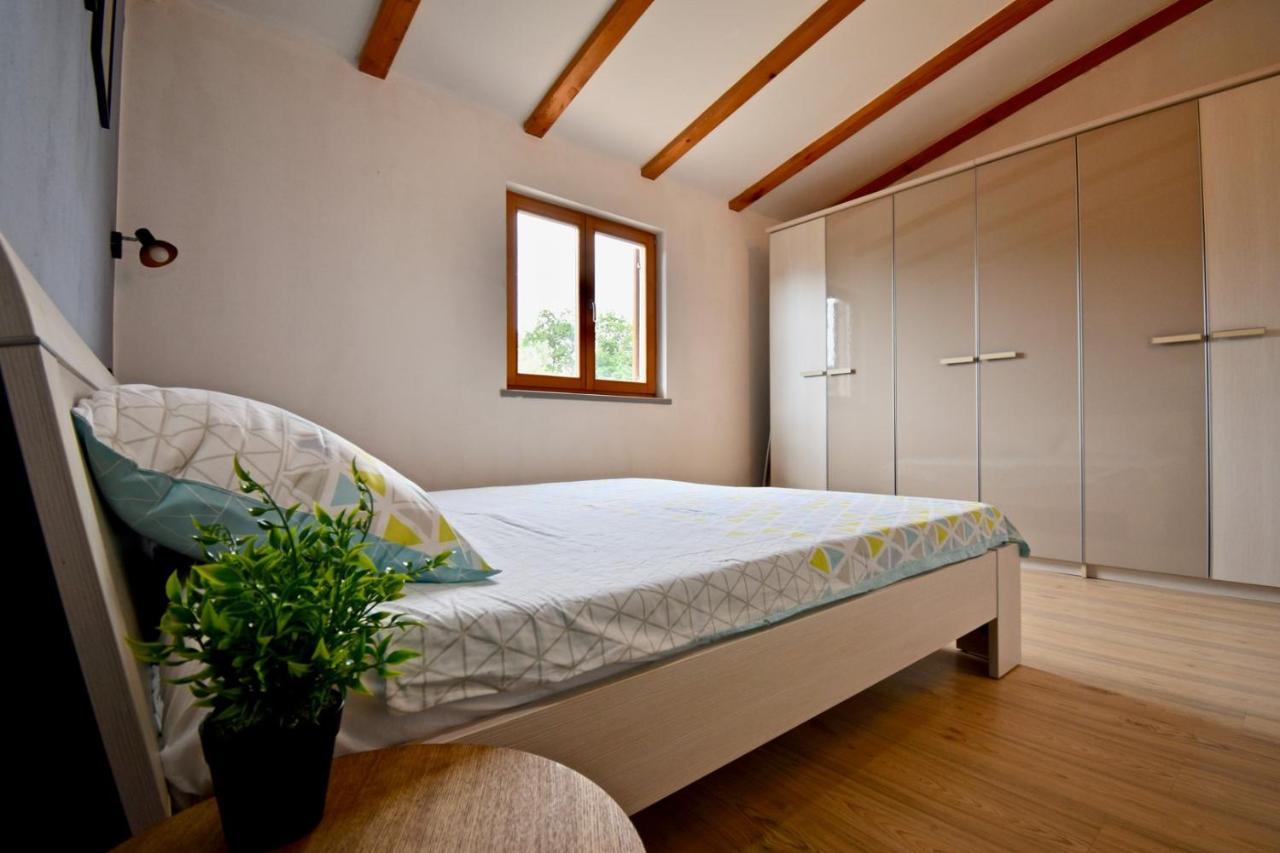 Relaxing Holiday House With Terrace Sea View Medulin Exterior foto