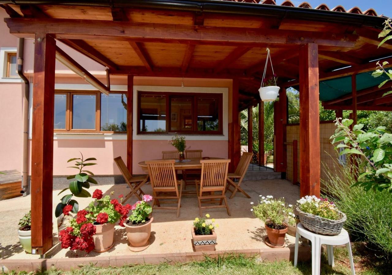 Relaxing Holiday House With Terrace Sea View Medulin Exterior foto