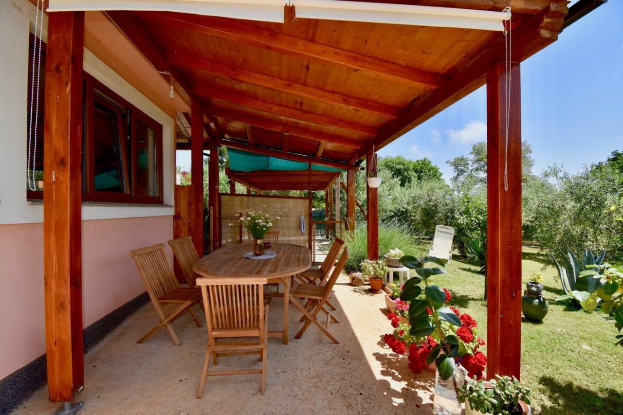 Relaxing Holiday House With Terrace Sea View Medulin Exterior foto